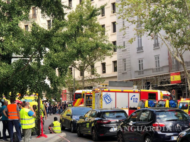 $!Se derrumba Hotel Ritz de Madrid, reportan una persona sin vida y once heridos
