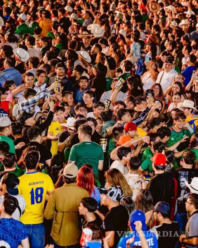 $!El Fan Fest vibra al compás de Payaso de Rodeo en Nuevo León