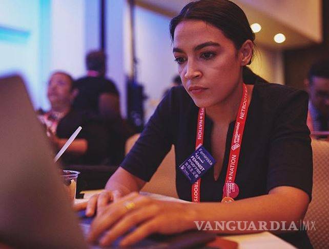 $!Alexandria Ocasio hace historia: Pasa de ser mesera a la congresista más joven en Estados Unidos