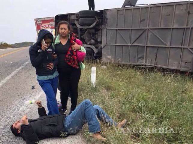 $!Trágico accidente deja 2 muertos y 6 lesionados en la carretera Acuña-Piedras Negras