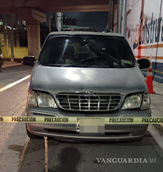 $!Hallan 33 paquetes de marihuana en camioneta abandonada en Monterrey, NL