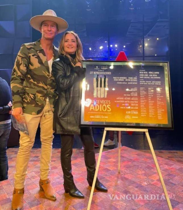 $!Andrea Legarreta y Erik Rubín son los padrinos de la obra “Siete veces adiós”.