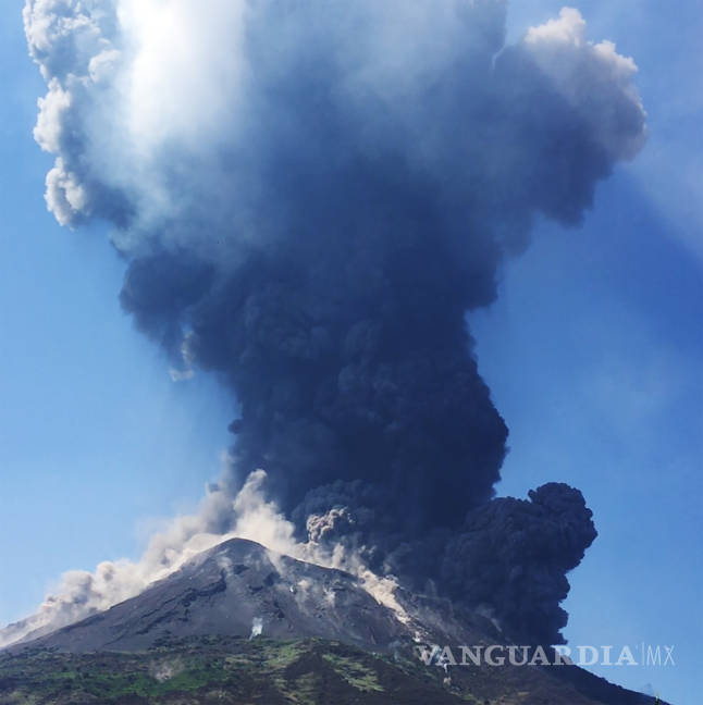 $!Volcán Estrómboli está fase más activa en 100 años