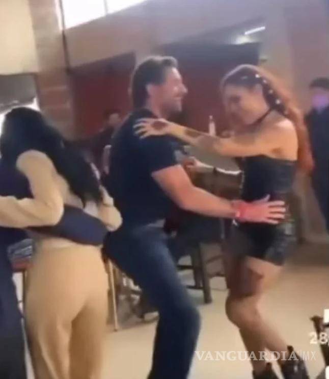 $!A Sara Corrales le da risa que “le inventen” un romance con Gabriel Soto. (FOTO: INTERNET)