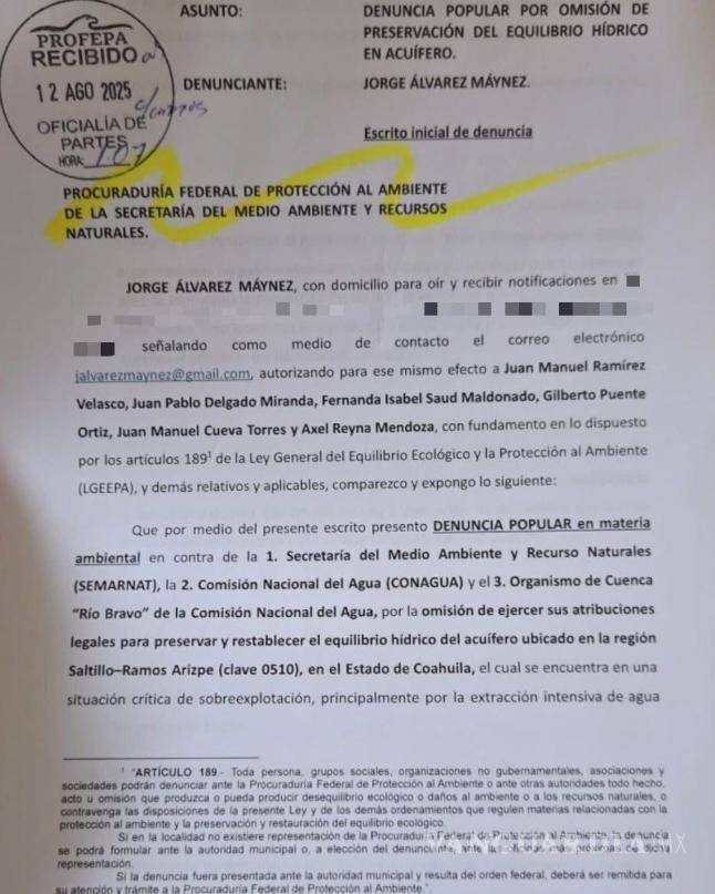 $!Álvarez Maynez señaló que existen 1,190 concesiones vigentes en la región y que, pese a que la Conagua reconoció en 2024 la sobreexplotación del acuífero, las concesiones continúan en aumento.