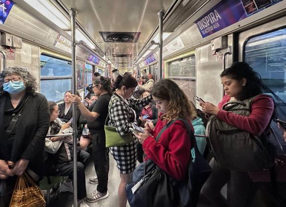 Multa por invadir la zona exclusiva de mujeres en el Metro