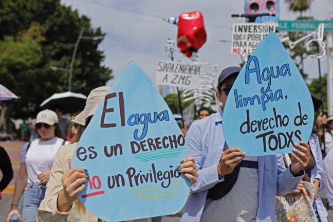 De nueva cuenta, colectivos ciudadanos convocaron a una Segunda Mega Marcha por el Agua en Guadalajara, Jalisco.