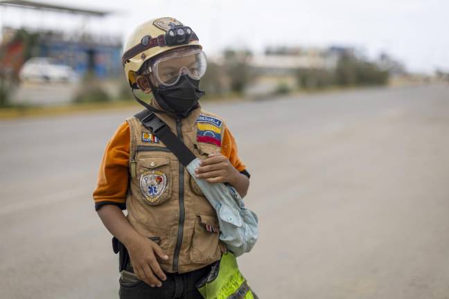 Con solo diez años Sebastián se sumó de manera voluntaria a miles de rescatistas que estuvieron en la zona norte de Venezuela tras los terremotos del pasado 24 de junio y salvó a dos mascotas.