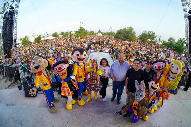 Más de 20 mil personas acudieron al festejo del Día del Niño en la Alameda de Ramos Arizpe.