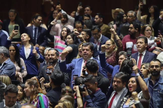 Los legisladores rechazaron la acusación formal en su contra por el derribo de dos aviones estadounidenses el 24 de febrero de 1996.