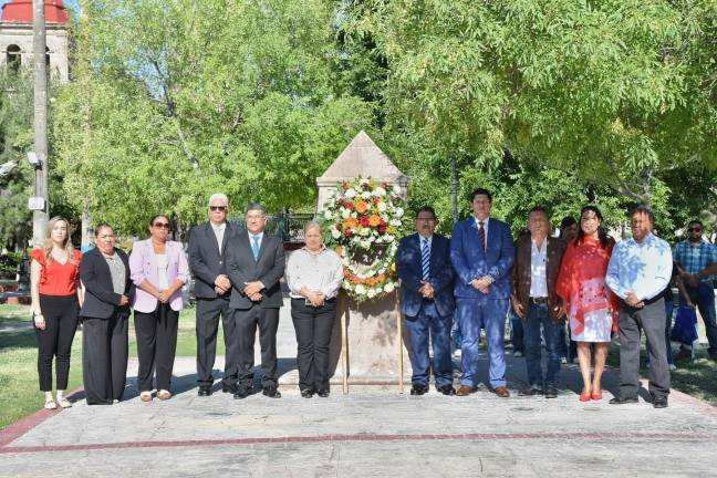 Autoridades municipales, docentes y estudiantes participaron en el acto cívico por el aniversario 226 de Cuatro Ciénegas.