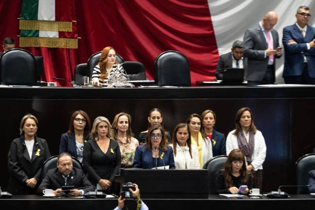 La iniciativa propone adiciones al artículo 76 Bis de la Ley Federal de Protección al Consumidor.