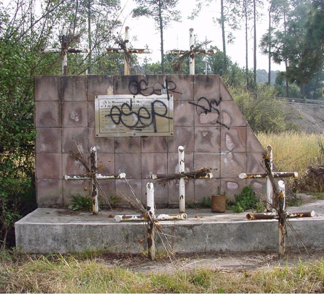 $!Unas cruces de hierro marcaron algunos años el lugar de la ejecución, en Huitzilac.