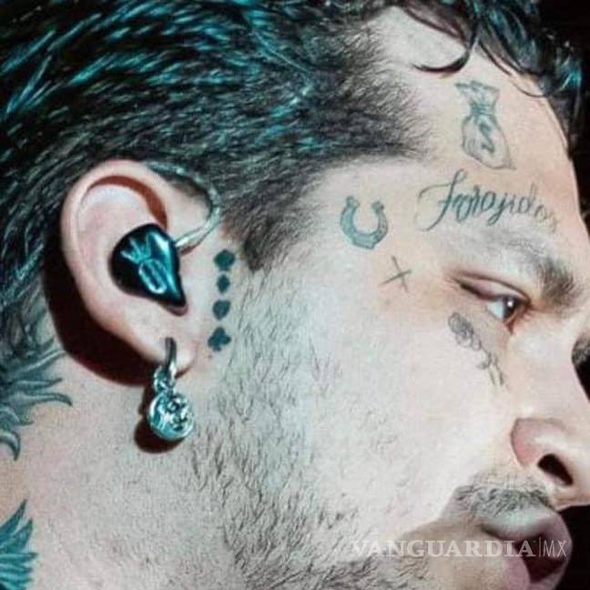 $!En uno de sus recientes conciertos lució su nuevo diseño.