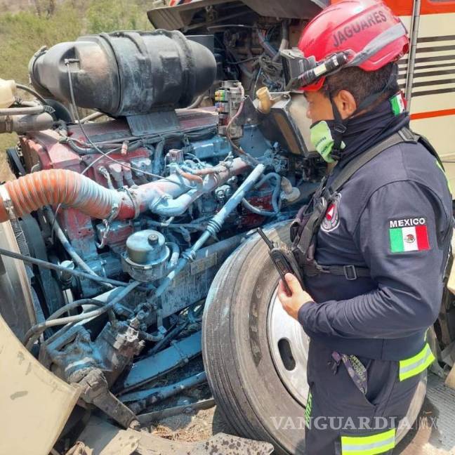 $!Los hechos ocurrieron la tarde del viernes y fueron atendidos por personal prehospitalario y elementos de la autopista Monterrey-Saltillo.