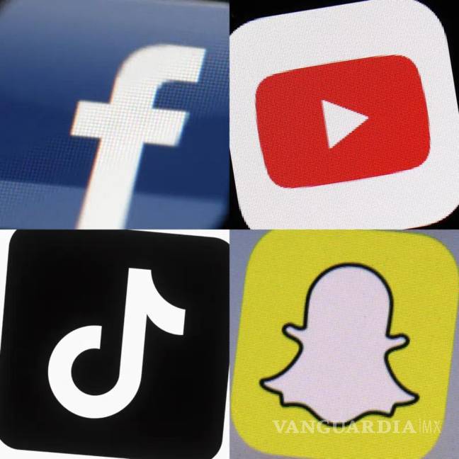 $!Combinación de fotos de 2017-2022 muestra los logotipos de Facebook, YouTube, TikTok y Snapchat en dispositivos móviles.