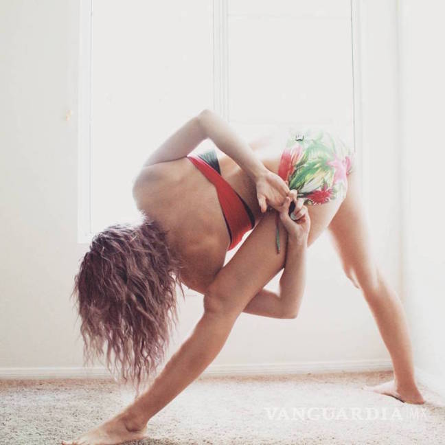$!Realiza increíbles posturas de yoga y gana 30 mil seguidores en Instagram