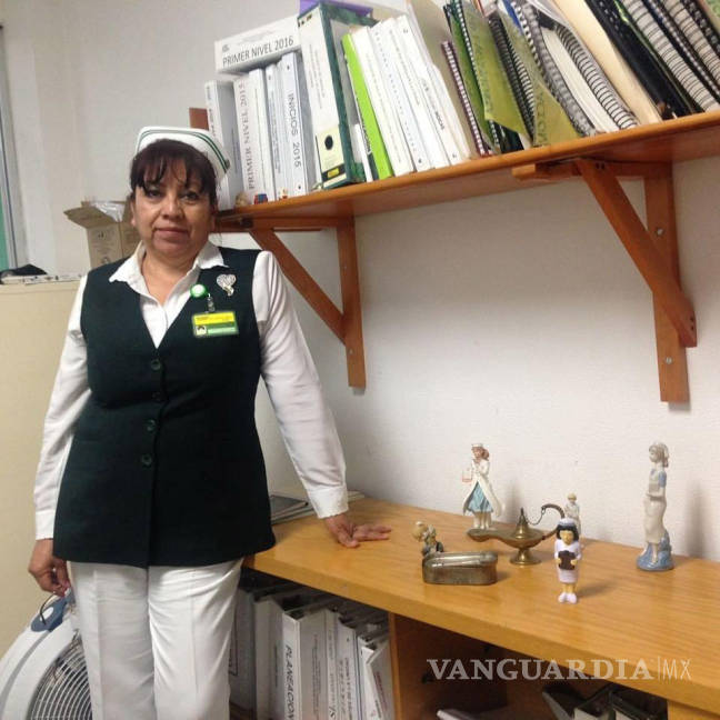 $!Regresa enfermera de jubilación para apoyar durante crisis de coronavirus en Torreón