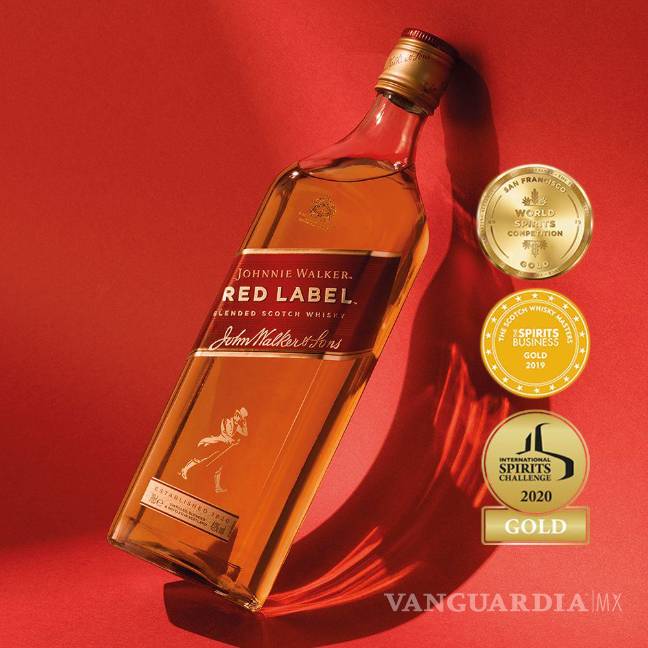 $!El Johnnie Walker de etiqueta roja es un whisky ‘blended’ y se compone de la combinación de más de 30 barricas.