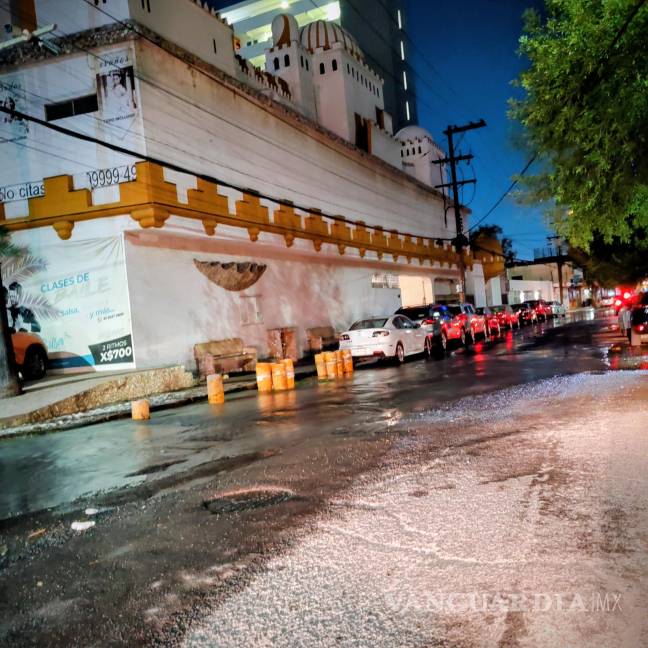 $!Cada uno de los mozos sigue las órdenes superiores. Conectan la bomba extractora.