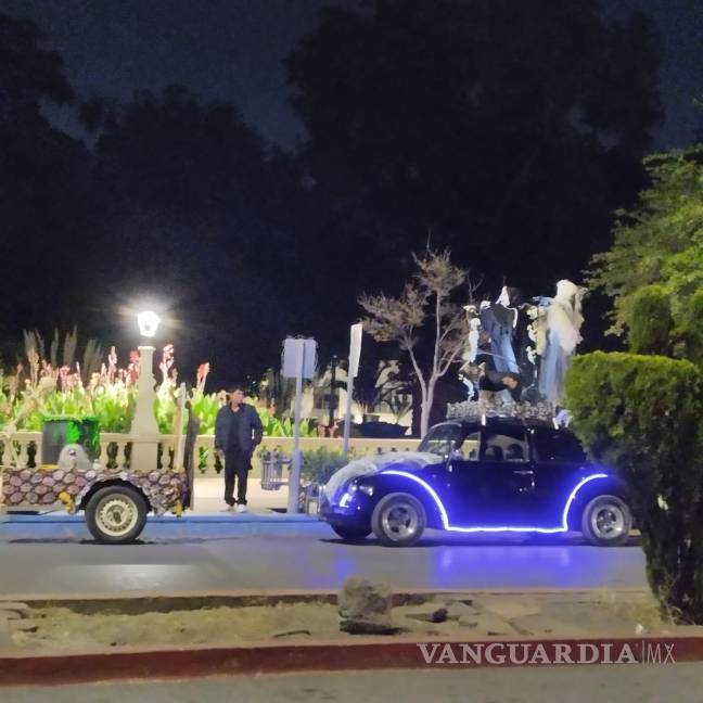 $!A medida que se acerca la noche de Halloween, Saltillo se llena de alegría y creatividad, con vehículos decorados y disfraces ingeniosos.