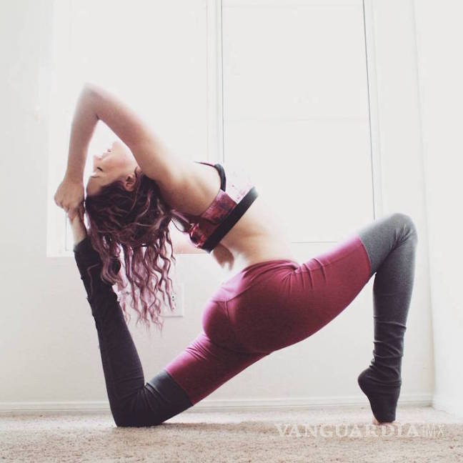 $!Realiza increíbles posturas de yoga y gana 30 mil seguidores en Instagram