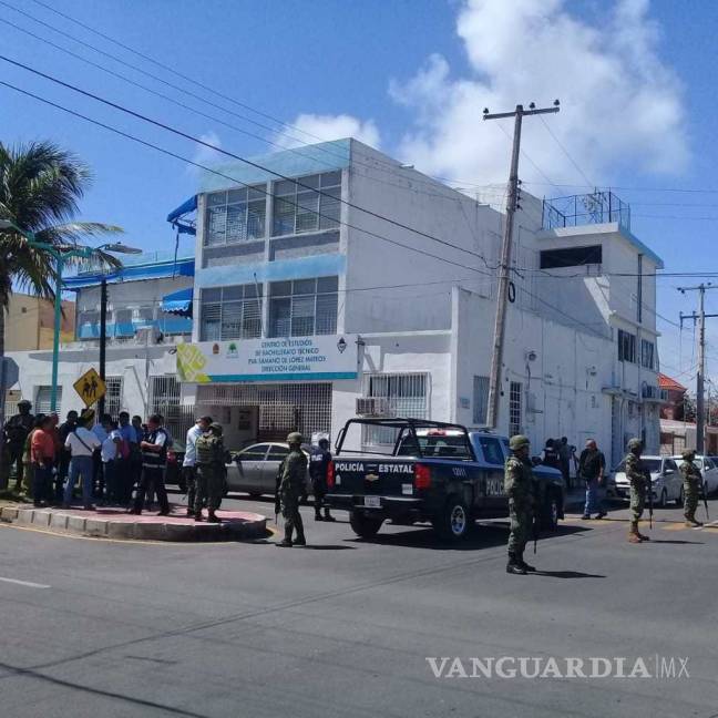$!Estalla paquete bomba en Colegio de Bachilleres en Quintana Roo