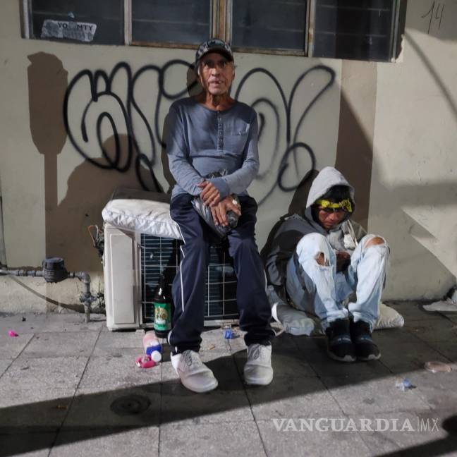 $!Los brazos y las piernas ya no dan para continuar la marcha por el desierto de concreto.