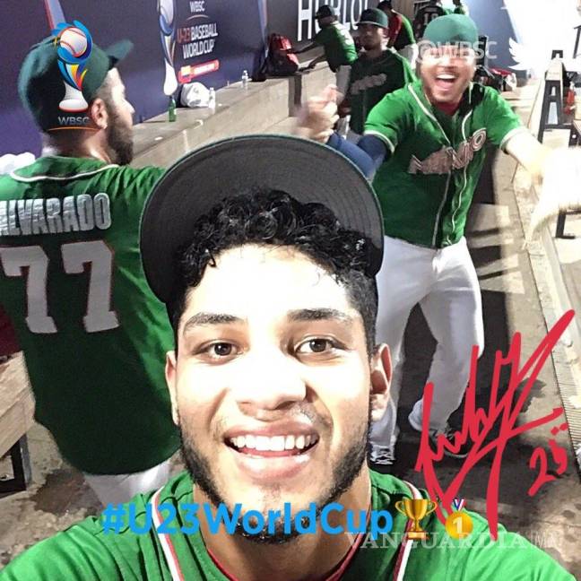 $!Saltillense Fabricio Macías le da a México el Campeonato del Mundo en beisbol al vencer a Japón en la Final