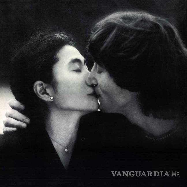 $!Yoko Ono declara que John Lennon era bisexual