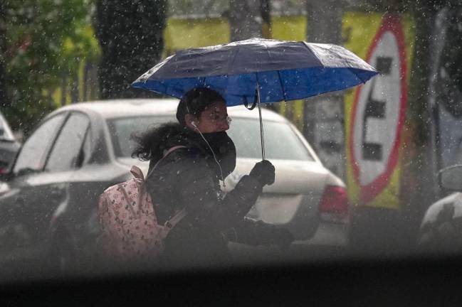 Para el domingo 12 de abril, una línea seca en combinación con una vaguada en niveles altos de la atmósfera e inestabilidad atmosférica, ocasionarán lluvias, descargas eléctricas y posibles granizadas.
