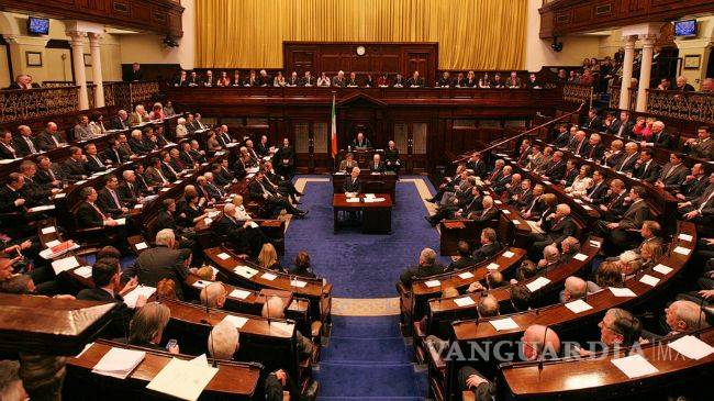 $!Logran acuerdo para formar gobierno en Irlanda