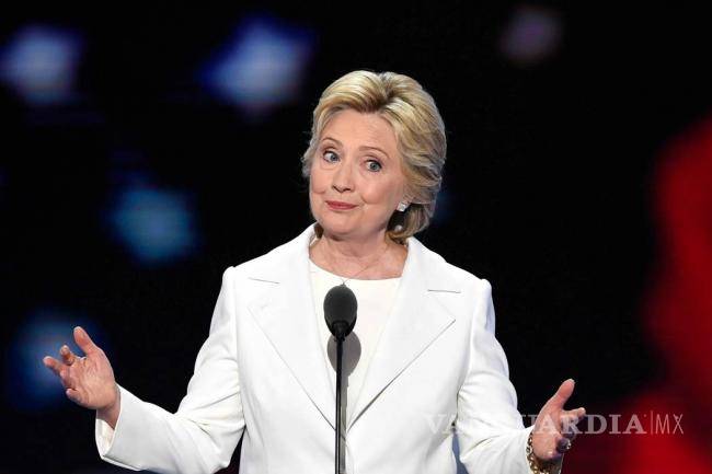 Hillary Clinton mantiene mínima ventaja sobre Trump en sondeos