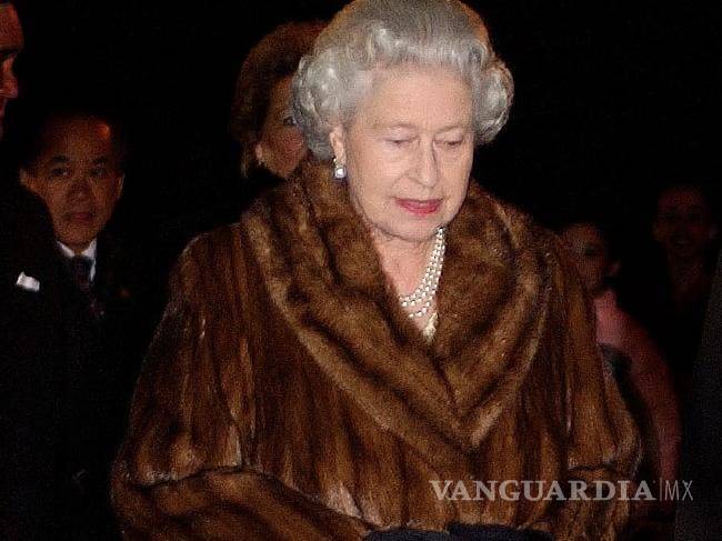 $!La reina Isabel II se despide de las pieles