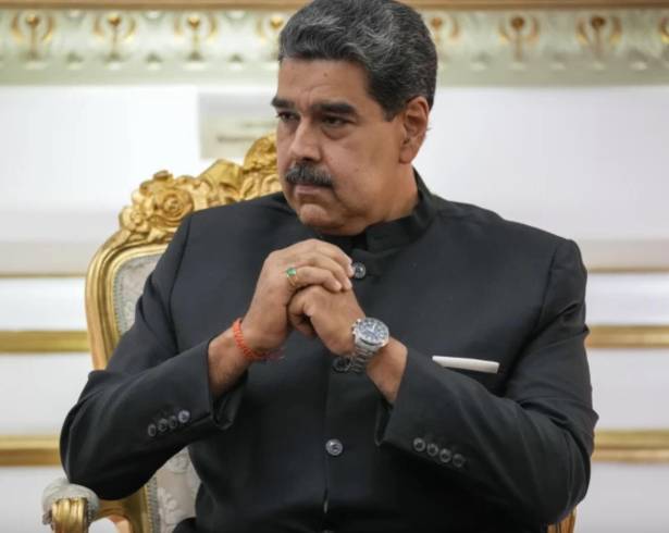 “Venezuela está completamente rodeada por la Armada más grande jamás reunida en la historia de Sudamérica”, añadió Trump.