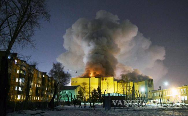 $!Suman 64 muertos por incendio en centro comercial de Siberia