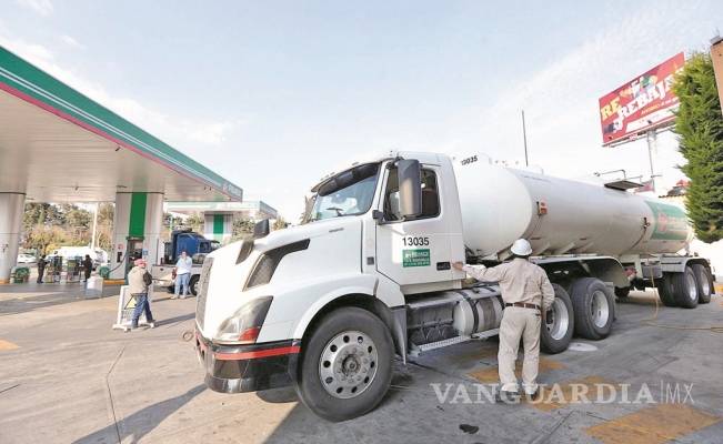 $!Red de funcionarios traficaba con gasolina donada por Pemex