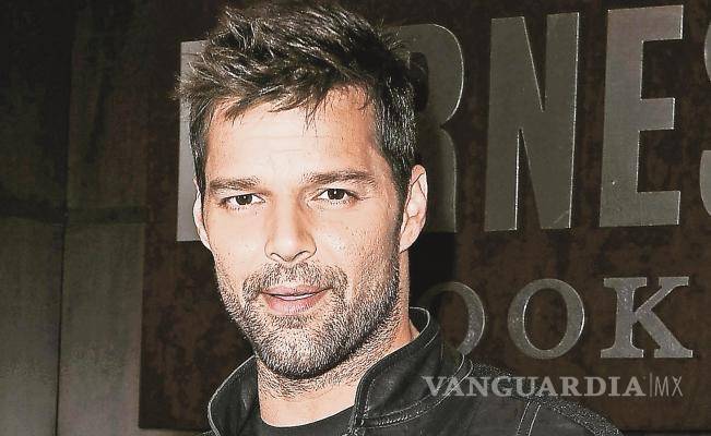 Tras huracán, Ricky Martin aún no halla a su familia
