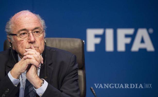 $!Blatter demandaría a la FIFA para limpiar su nombre