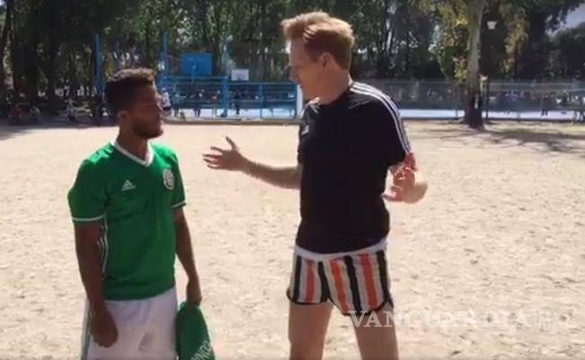 Conan O'Brien se aventó una 'cascarita' con Giovani dos Santos