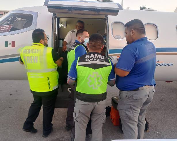 La paciente presentaba 28 por ciento de superficie corporal quemada, lo que requería atención médica especializada.