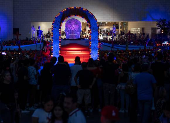 Monterrey obtiene Récord Guinness por el Altar de Muertos más grande del mundo 
