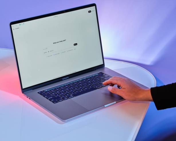 Mientras las empresas tecnológicas se preparan para lanzar sistemas de IA nuevos y más potentes en las próximas semanas, los expertos en ciberseguridad han alzado la voz para advertir que las tecnologías de IA están cambiando fundamentalmente la ciberseguridad.