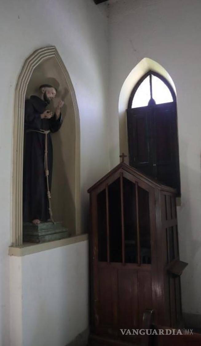 $!Confesionario de madera, un rincón sagrado que ha permanecido a través del tiempo.