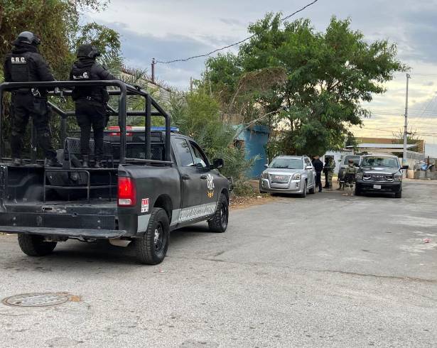 Elementos de diversas corporaciones resguardaron la zona durante el operativo en la calle París.