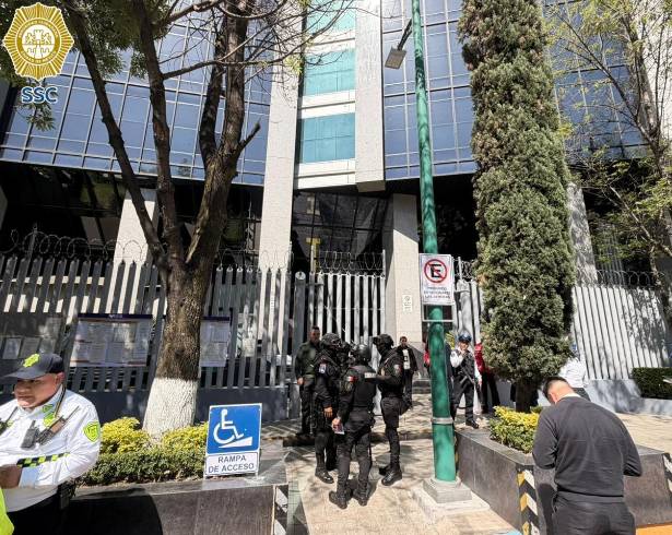 La alerta por presunto explosivo, atribuida en la llamada al CJNG, provocó la evacuación del inmueble en Insurgentes Sur; autoridades lo reportaron sin novedad