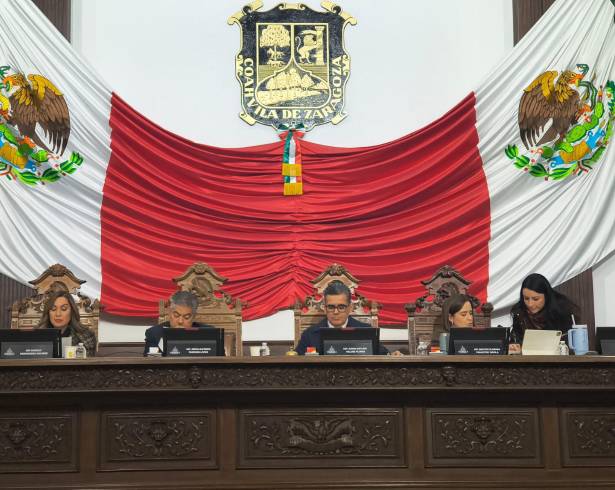 El diputado Alfredo Paredes (segundo de izq. a derecha), informó que el proceso de subasta de Altos Hornos de México inició formalmente el 19 de enero y que la audiencia de subasta está programada para el próximo 2 de marzo en el juzgado concursal.