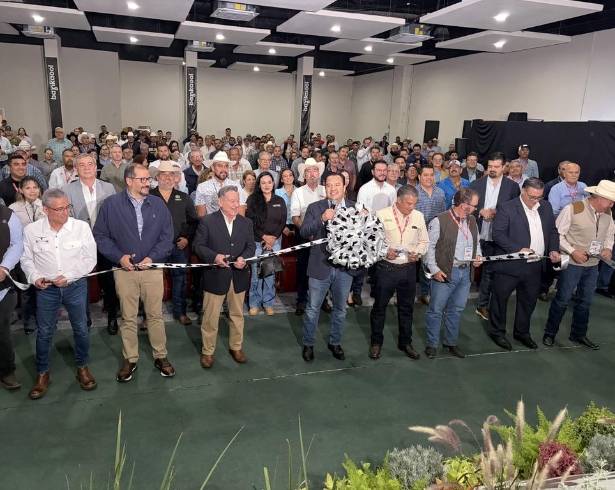 Con la participación de expertos y el apoyo de Bankaool, inició en Delicias el foro más importante del sector lechero del país. FOTO: CORTESÍA