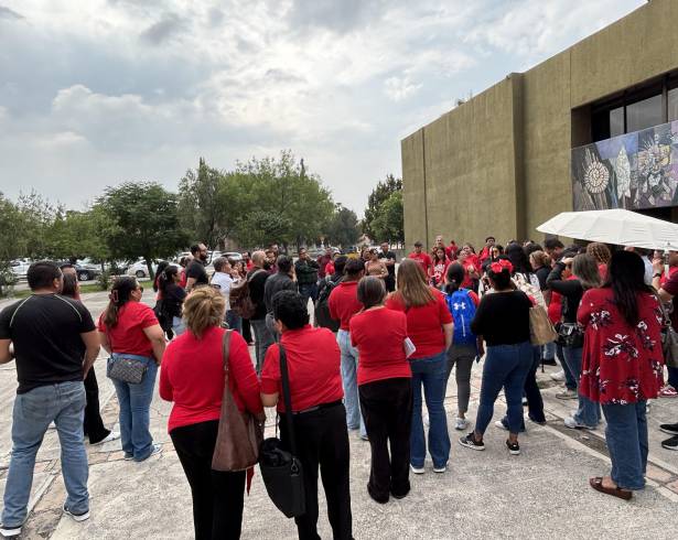 Representantes magisteriales se reunieron con autoridades educativas este lunes.
