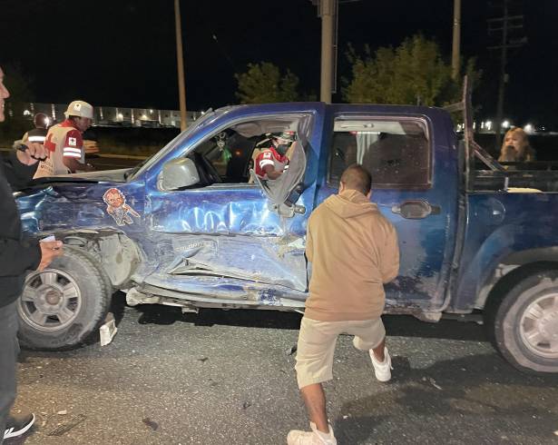 Paramédicos y cuerpo de rescate se dieron cita en el lugar.